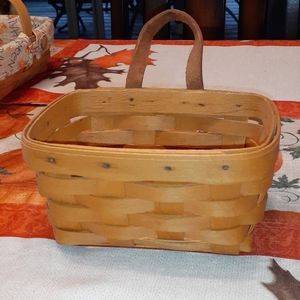 Preowned Longaberger 2000 Tea basket.